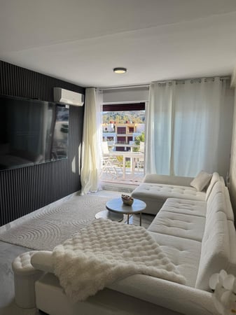 Apartment in Benahavis - view 1
