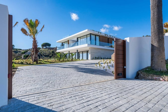Villa in Sotogrande - view 1