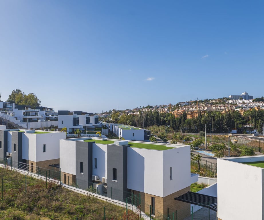 House in Estepona - Image 3