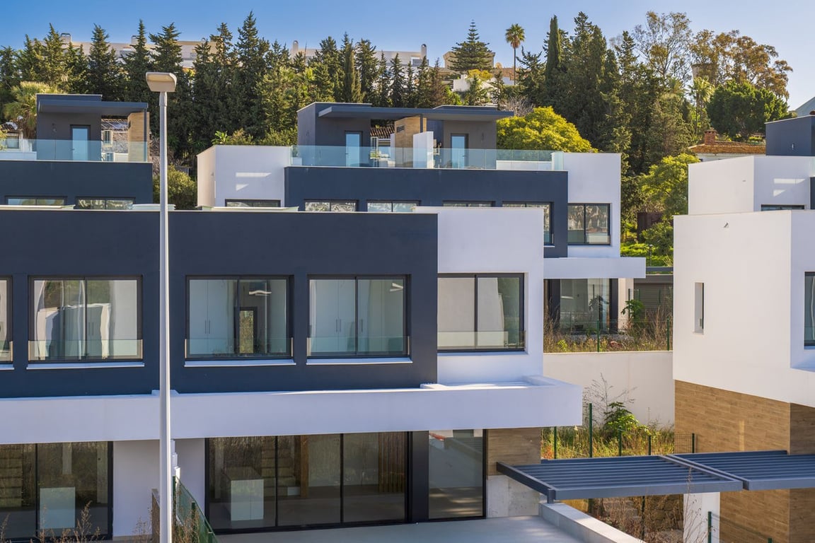 House in Estepona - Image 2