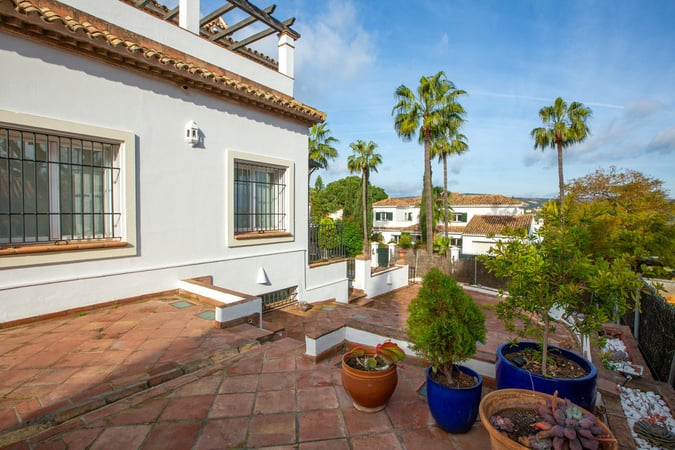 Villa in Sotogrande - view 1