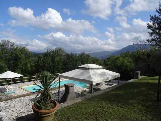 House in Gallicano - Image 2