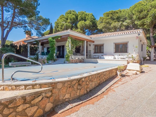 Villa in Dehesa de Campoamor - view 1