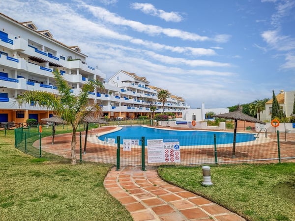 Apartment in La Duquesa - view 1