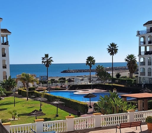 Apartment in La Duquesa - view 1