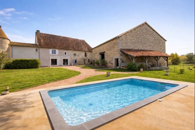 House in Piegut-Pluviers - view 1