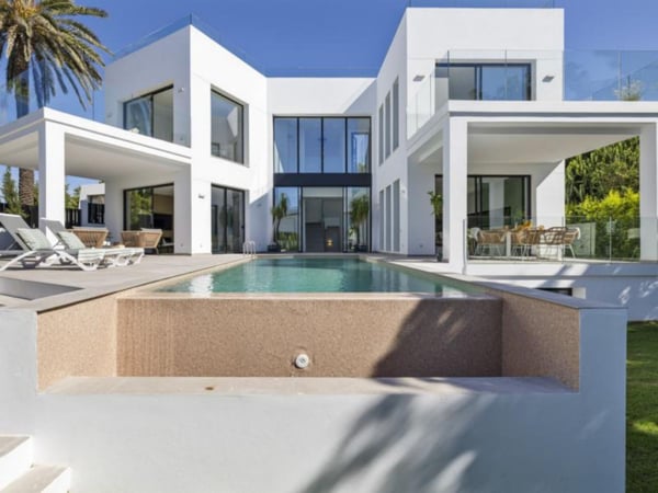 Villa in Artola - view 1