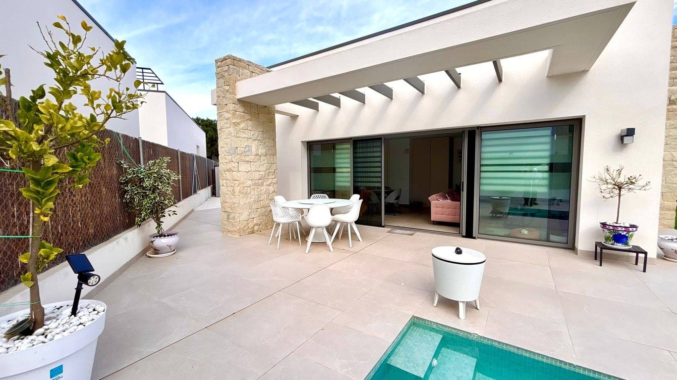 Villa in San Miguel de Salinas - Image 2