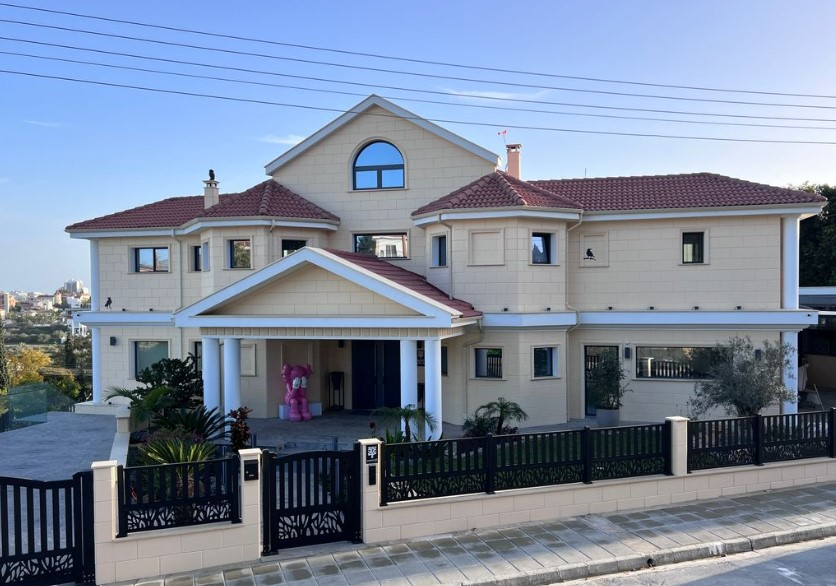 House in Mouttagiaka - Image 3