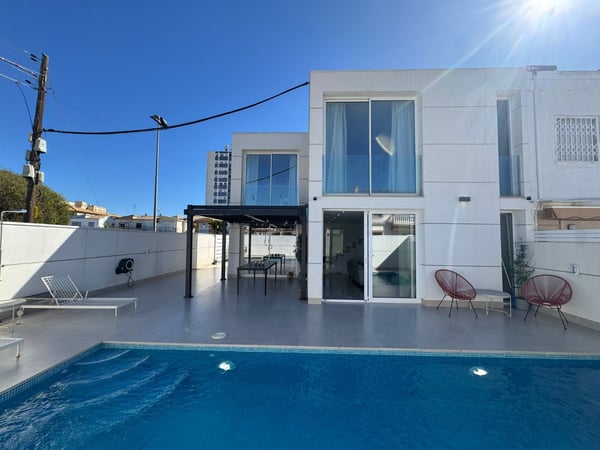 House in Los Alcazares - view 1