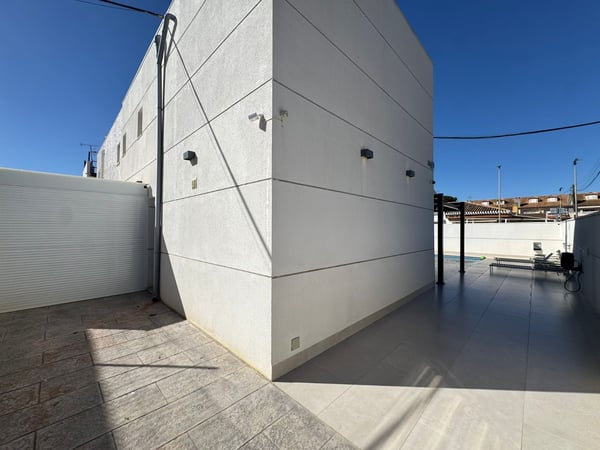 House in Los Alcazares - view 1