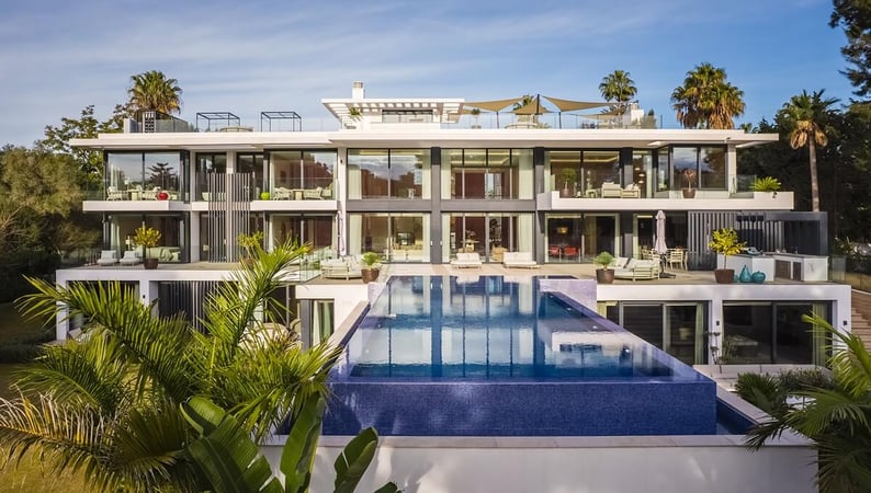 Villa in Sotogrande - view 1