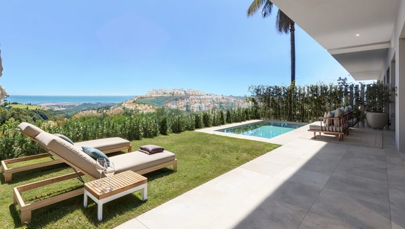 Villa in Casares - view 1