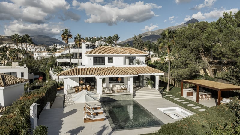 Villa in Nueva Andalucia - view 1