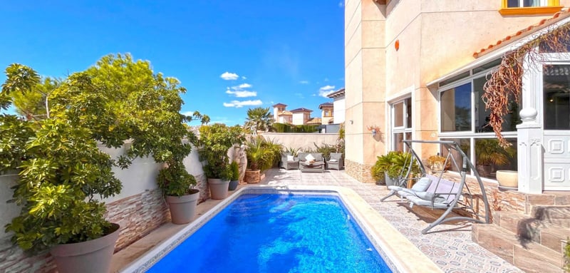 Villa in La Zenia - view 1