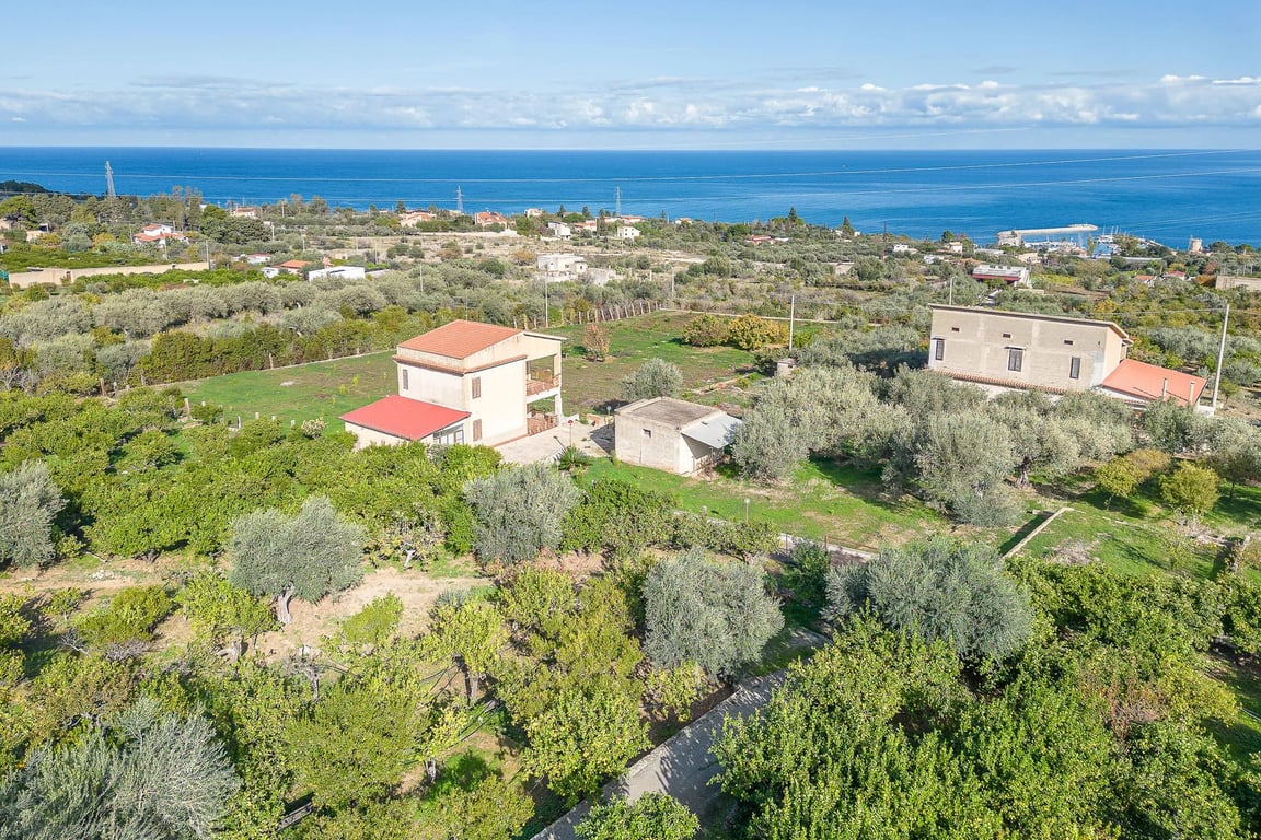 Villa in Salina - Image 2