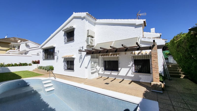 Villa in Fuengirola - view 1