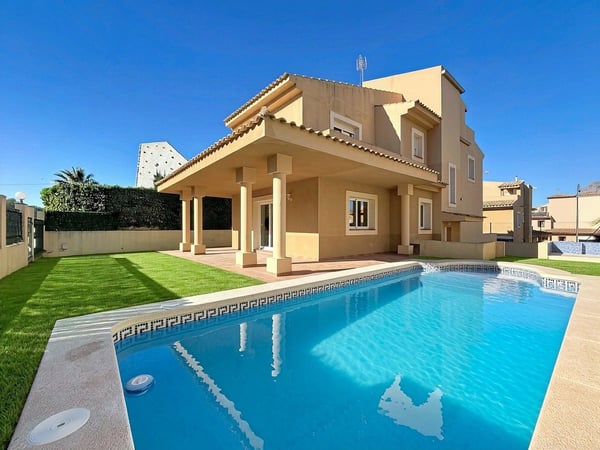 Villa in Benidorm - view 1
