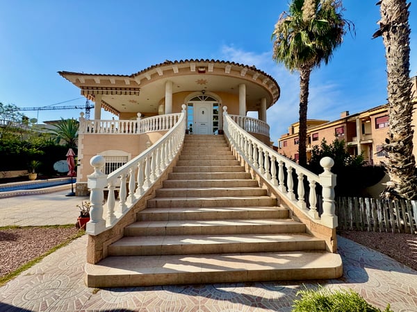 Villa in Benferri - view 1