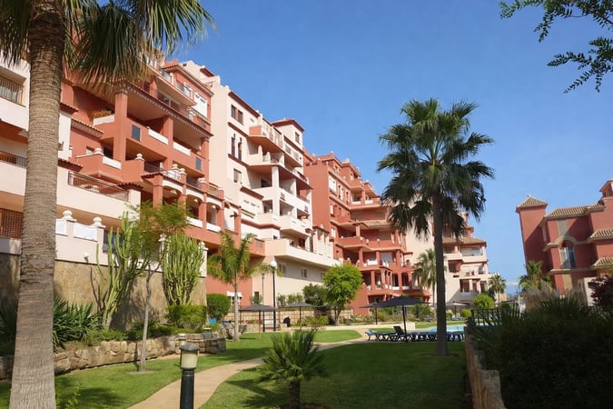 Apartment in La Duquesa - view 1