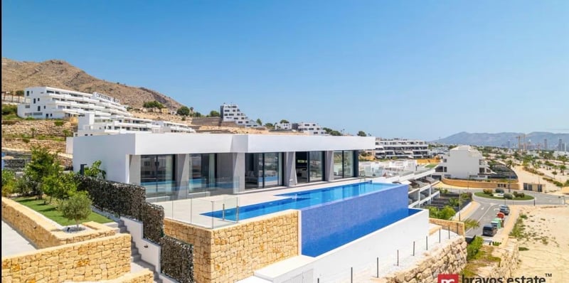 House in Alicante - view 1