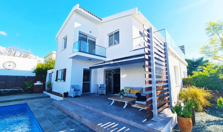 Villa in Kissonerga - view 1