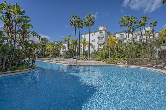 Apartment in Elviria - view 1