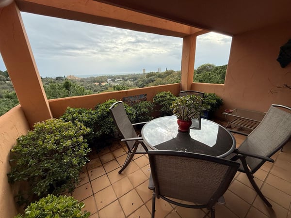 Apartment in Elviria - view 1