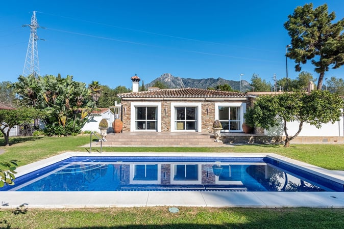 Villa in Malaga - view 1