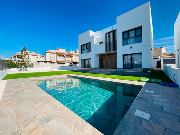 Villa in Torrevieja - view 1