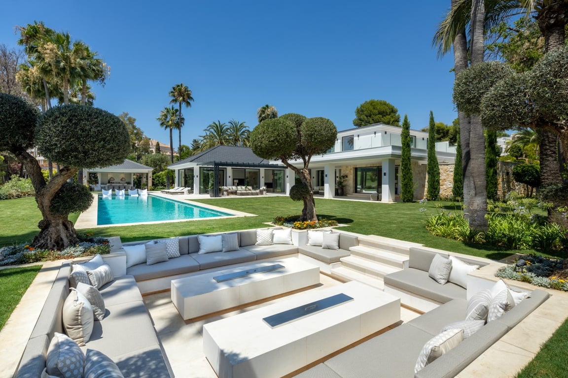 Villa in Nueva Andalucia - Image 2