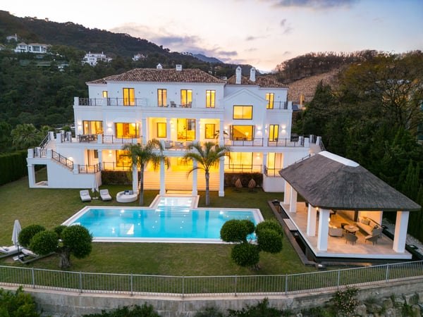 Villa in Benahavis - view 1
