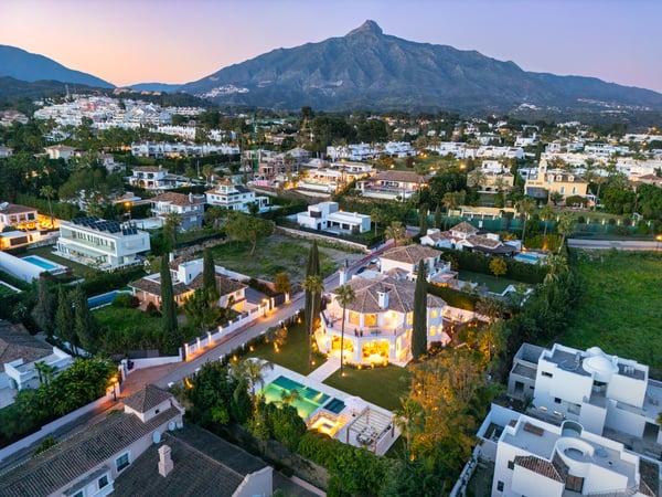 Villa in Nueva Andalucia - view 1