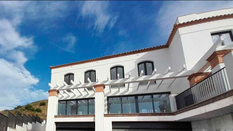 Villa in Huit - view 1