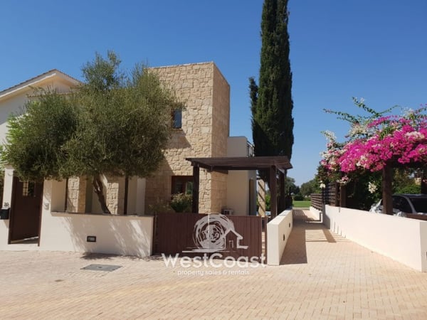 House in Kouklia - view 1