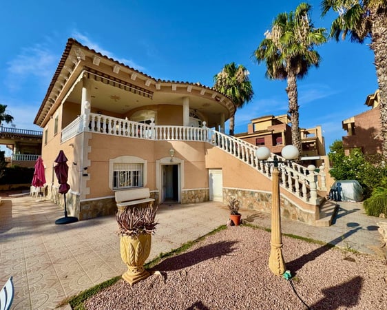 Villa in Benferri - view 1