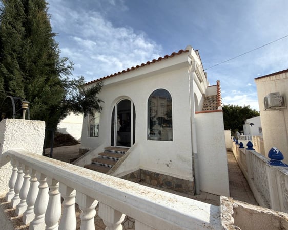 Villa in Alicante - view 1
