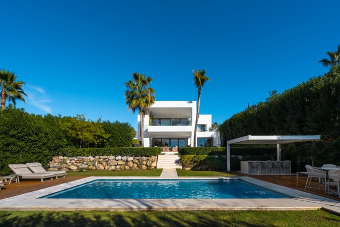 Villa in Nueva Andalucia - view 1