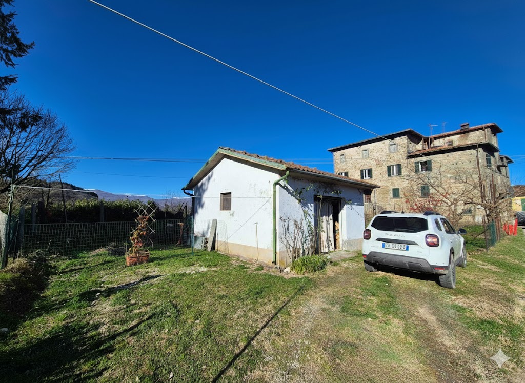 House in Camporgiano - Image 2