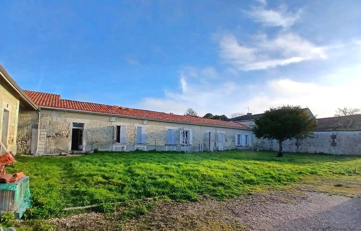 House in Juillac-le-Coq - view 1