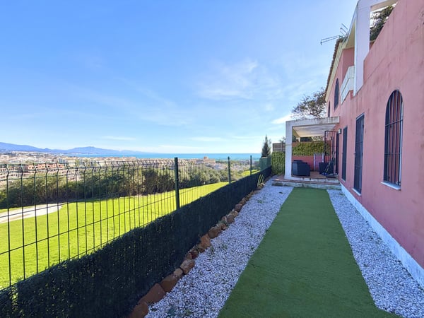 Apartment in La Duquesa - view 1