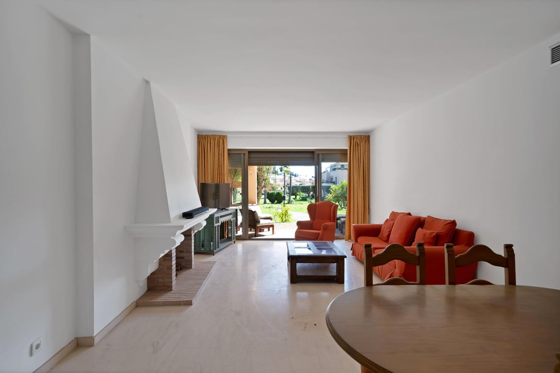Apartment in Estepona - Image 2