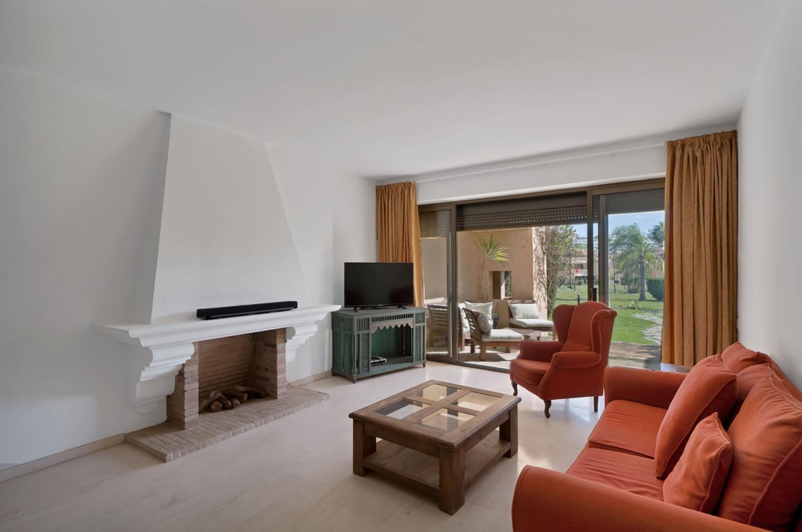 Apartment in Estepona - Image 3