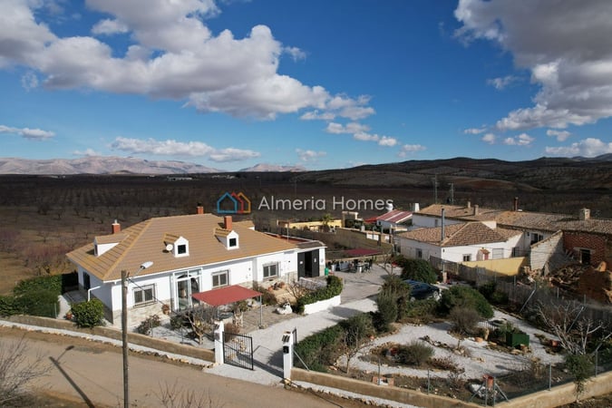 Villa in Oria - view 1