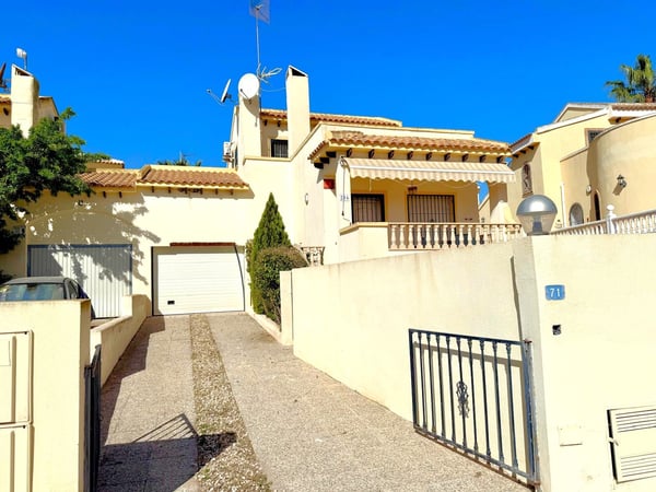 Villa in Villamartin - view 1