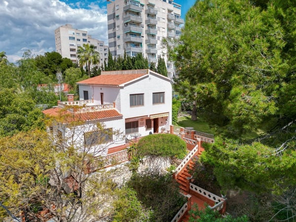 Villa in El Campello - view 1