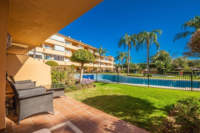 Apartment in Elviria - view 1