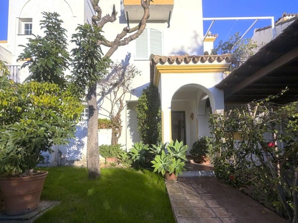 House in Estepona - view 1