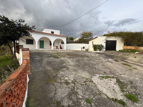 Villa in Estepona - view 1