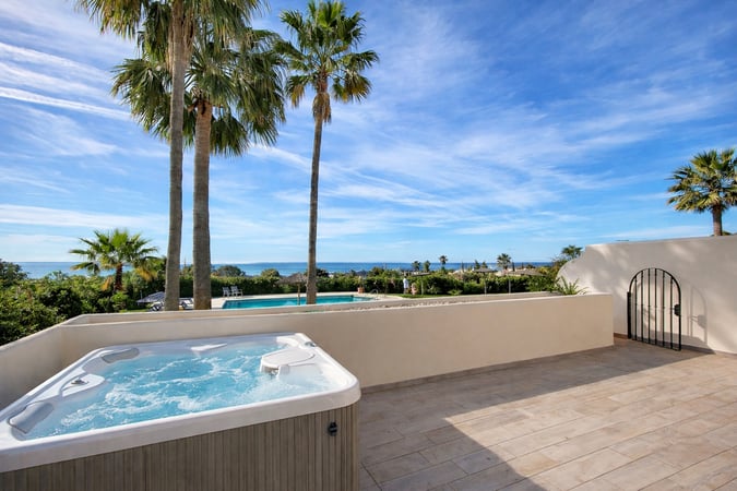 Apartment in Estepona - view 1